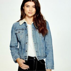 NWT Levi Original Relaxed Sherpa Trucker Denim Jacket